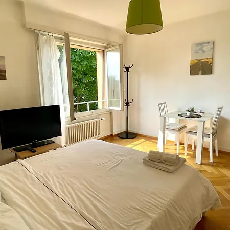 4 Minutes From Train Station Apartamento *